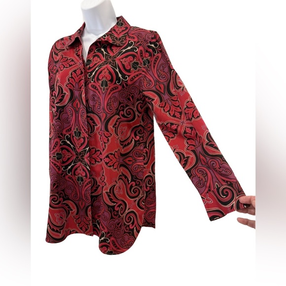 Chico's Red and Black Paisley No Iron Ladies Button Up, Size 1/M - Picture 6 of 8